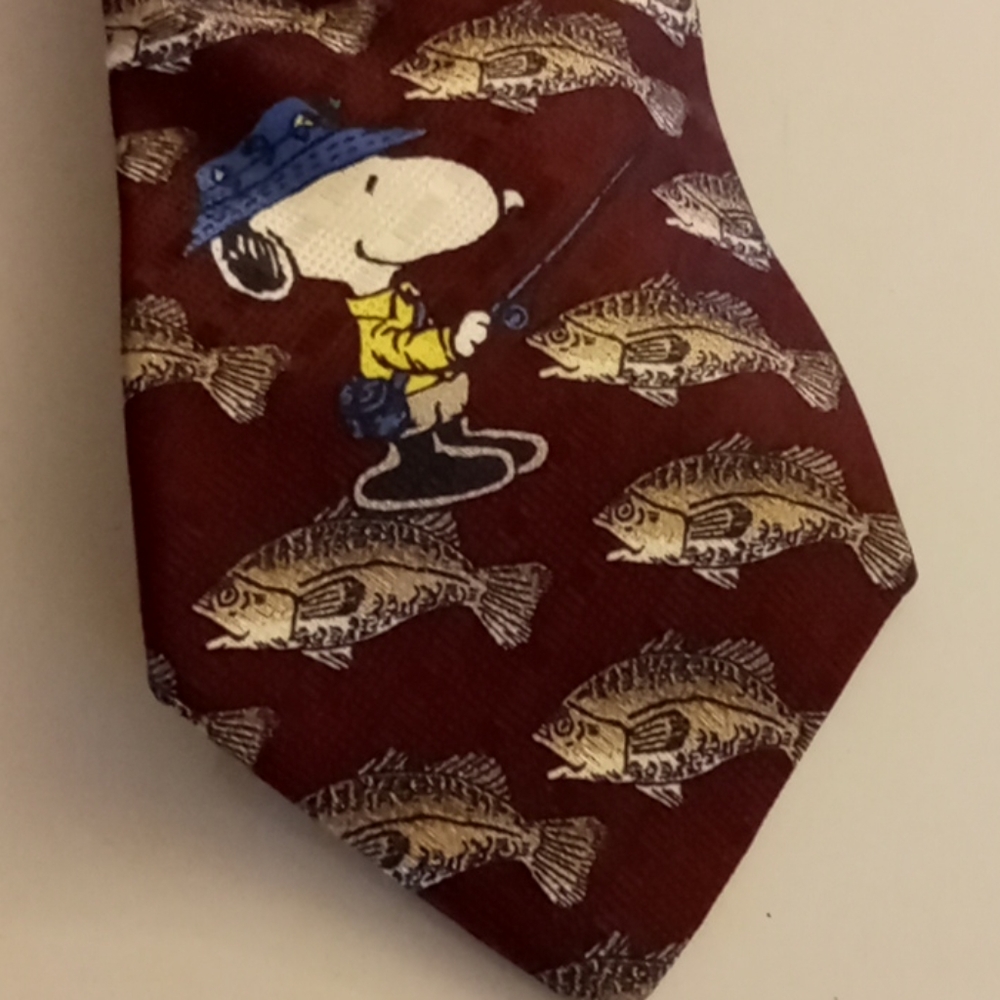 "Peanuts" catch of the day tie.